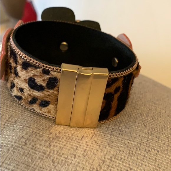 🐆 Mohair Bracelet with Faux Pearl Accents - Picture 8 of 8